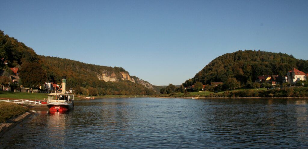 Wiesengrund Umgebung Elbe Wehlen